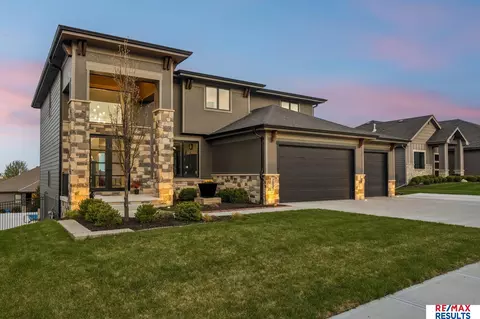 2027 S 211 St, Elkhorn, NE 68022