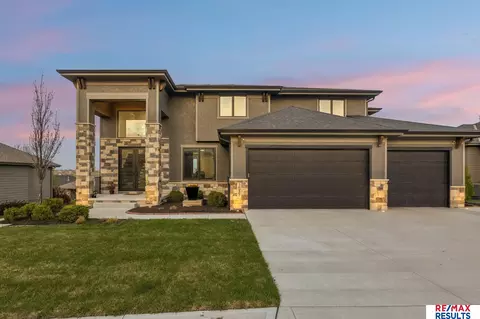 2027 S 211 St, Elkhorn, NE 68022