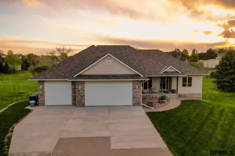 11840 S 202nd Cir, Gretna, NE 68028