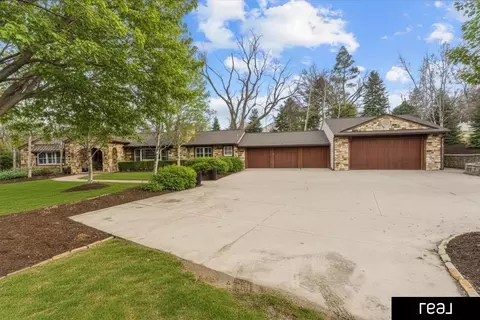 805 Ridgewood Ave, Omaha, NE 68114