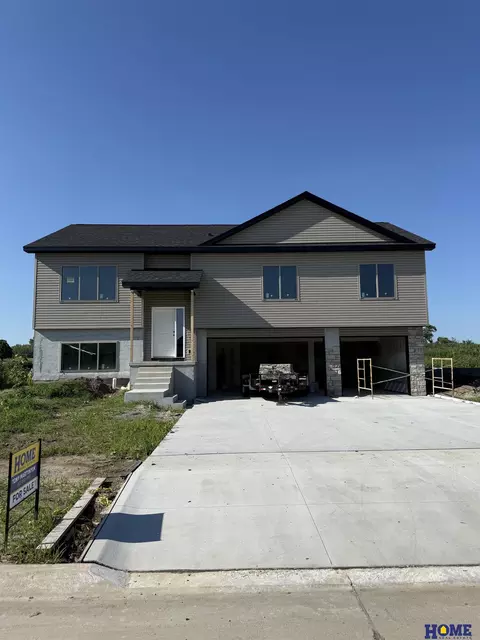 1500 W Beartooth Dr, Lincoln, NE 68521
