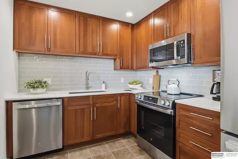200 S 31st Ave #4702, Omaha, NE 68131