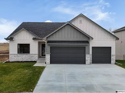 11658 S 124th Ave, Papillion, NE 68046