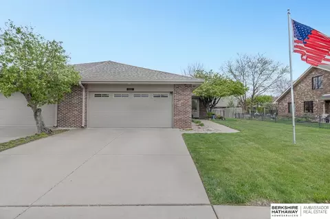 1210 Rockhurst Dr, Lincoln, NE 68510