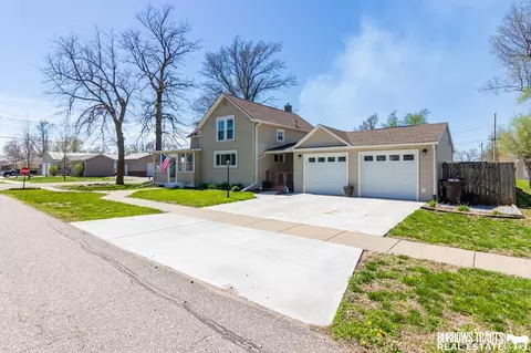 320 Kansas St, Murdock, NE 68407