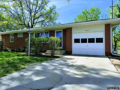 7907 Reno Rd, Lincoln, NE 68505