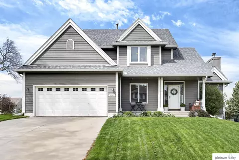 4504 Mark St, Papillion, NE 68133
