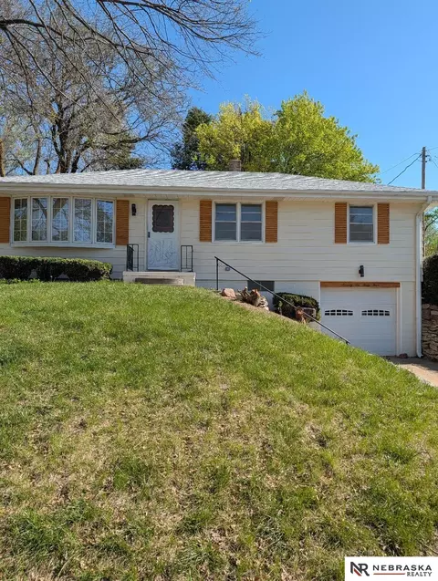 7664 Hascall St, Omaha, NE 68124