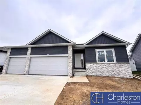 5504 Leawood Cir, Papillion, NE 68133