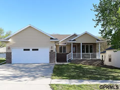416 3rd St, Milford, NE 68405