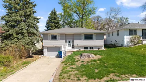 4729 S 79th St, Ralston, NE 68127