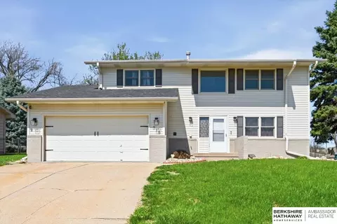 318 Fairview Dr, Glenwood, IA 51534