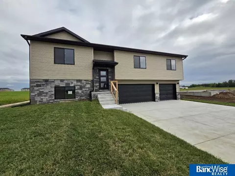 210 W Winona Ave, Lincoln, NE 68523