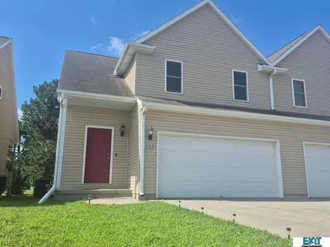 3069 Overland Trl, Lincoln, NE 68507