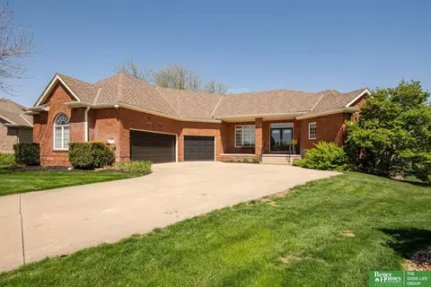 17402 Augusta Cir, Omaha, NE 68136
