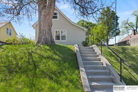 1221 D St, Omaha, NE 68107
