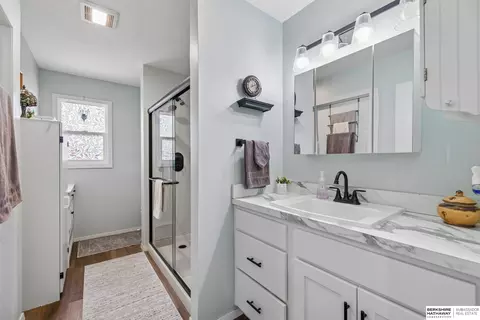 Bath - 800 Grant St, Beatrice, NE 68310 photo 2 of 2