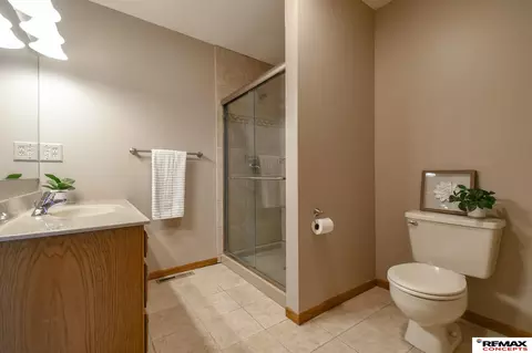 Bath - 1703 S 2nd St, Beatrice, NE 68310 photo 1 of 5