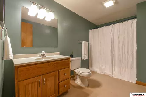 Bath - 1703 S 2nd St, Beatrice, NE 68310 photo 5 of 5
