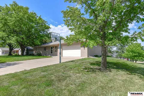 Exterior - 1703 S 2nd St, Beatrice, NE 68310 photo 2 of 12