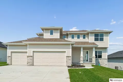 12104 S 109th St, Papillion, NE 68046