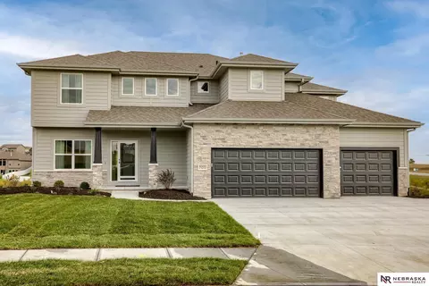 12104 S 109th St, Papillion, NE 68046