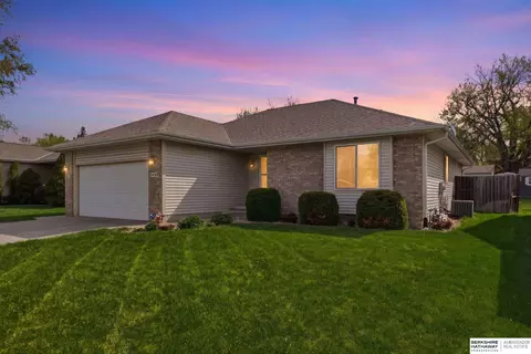 5400 Hunts Dr, Lincoln, NE 68512