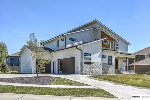 8215 N 166 St, Bennington, NE 68007