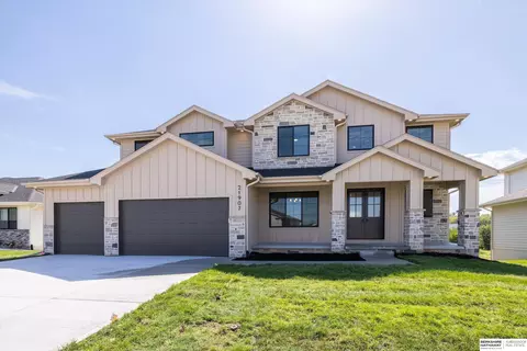 21907 Parkview Dr, Gretna, NE 68028