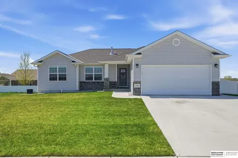 7355 N 11th St, Lincoln, NE 68521