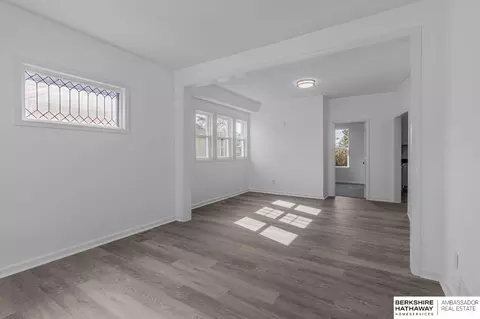1211 Arbor St, Omaha, NE 68108