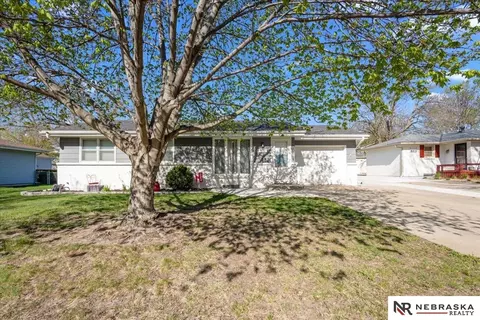 4821 S 57th St, Lincoln, NE 68516