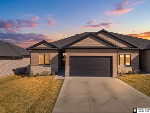10614 Majestic Ln, Lincoln, NE 68527