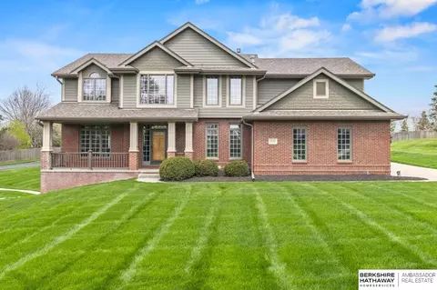18124 Tammy Trl, Omaha, NE 68135