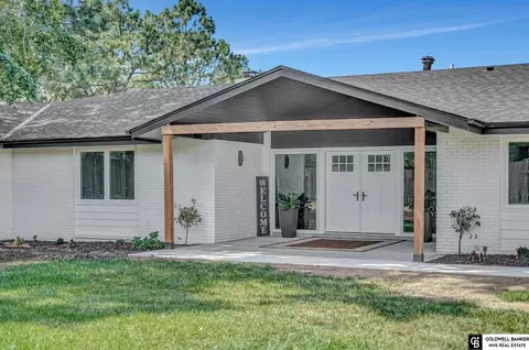 2505 S 70th St, Lincoln, NE 68506