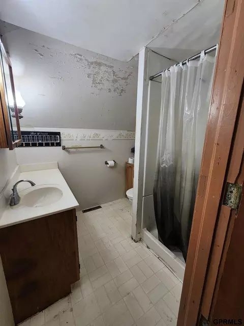 Bath - 416 8 St, Scribner, NE 68057 photo 1 of 2