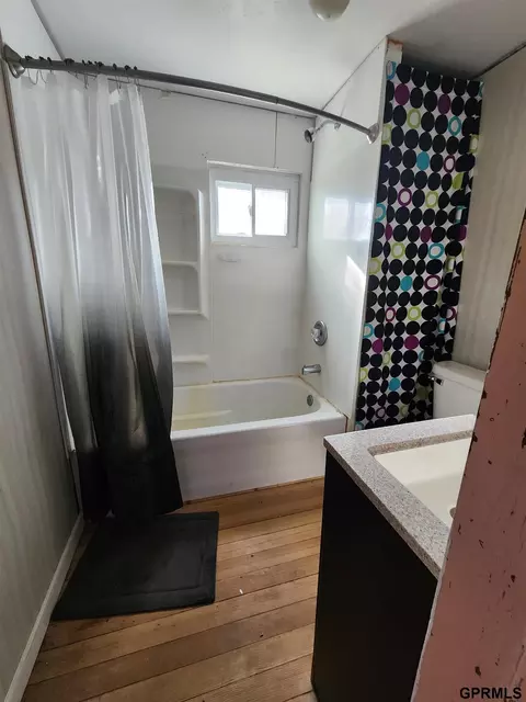 Bath - 416 8 St, Scribner, NE 68057 photo 2 of 2