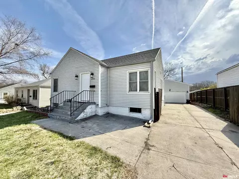 2920 S 11th St, Lincoln, NE 68502