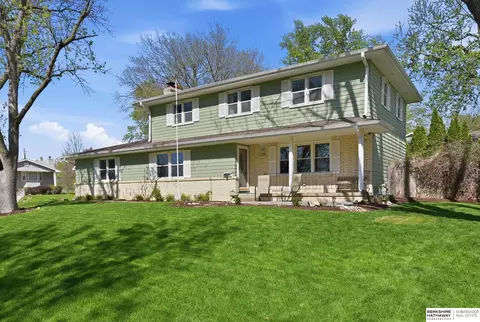 1103 Parc Dr, Papillion, NE 68046