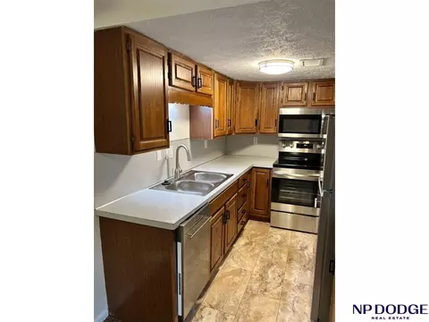 120 S 38 Ave #15, Omaha, NE 68131