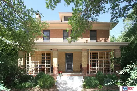 1233 N 42nd St, Lincoln, NE 68503