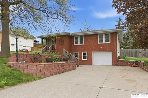 4606 Borman St, Omaha, NE 68157