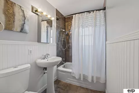 Bath - 2001 Jackson St, Bellevue, NE 68005 photo 1 of 2