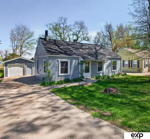 2001 Jackson St, Bellevue, NE 68005