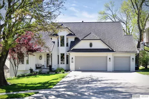 15511 Pierce Cir, Omaha, NE 68144