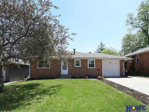 4513 Meredeth St, Lincoln, NE 68506
