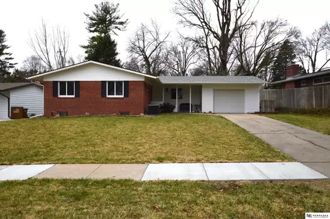 5815 J St, Lincoln, NE 68510