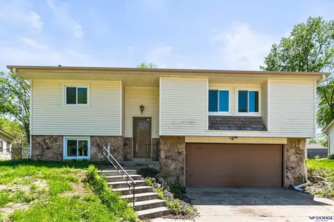 12741 Ridgeview Cir, Bellevue, NE 68123