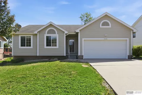 15121 Bedford Ave, Omaha, NE 68116
