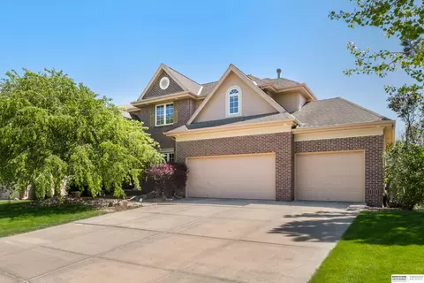 18723 Lamont St, Omaha, NE 68130